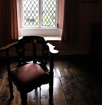 도브 코티지의 워즈워스 방에 놓인 의자 사진