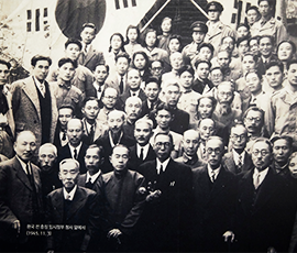 경교장 내부에서 흑백사진으로 만날 수 있는 대한민국 임시정부의 요인들